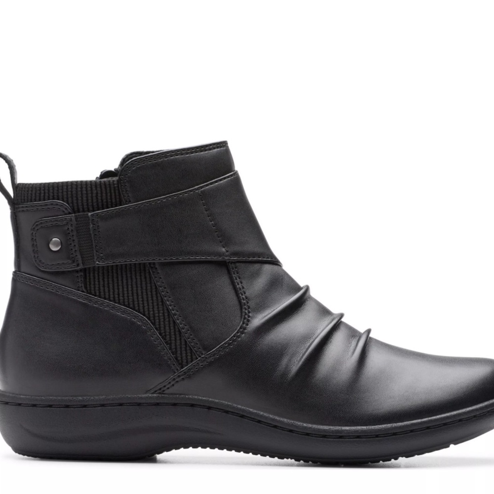 NIB Clarks Ankle Boots size  9.5 W